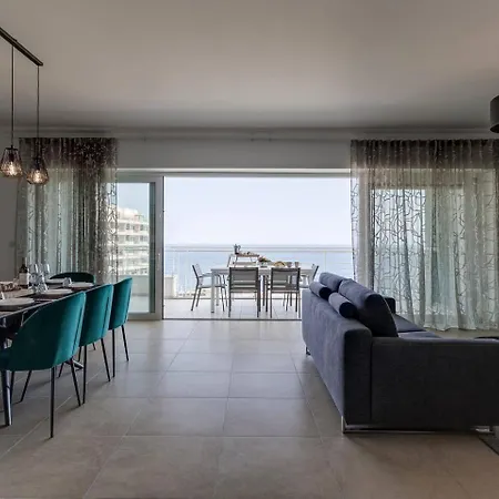 602 3bed Seafront With Pool By Homely *