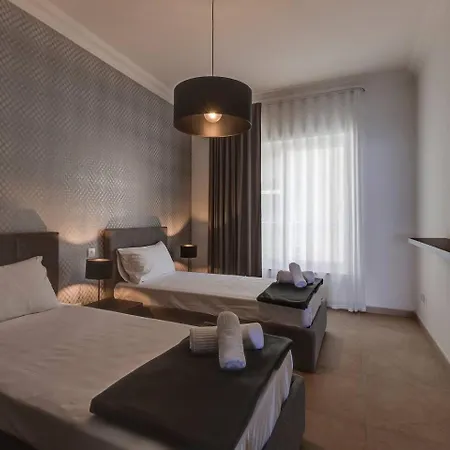 602 3bed Seafront With Pool By Homely