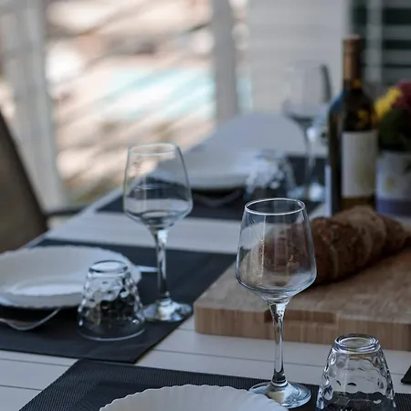 602 3bed Seafront With Pool By Homely Слима