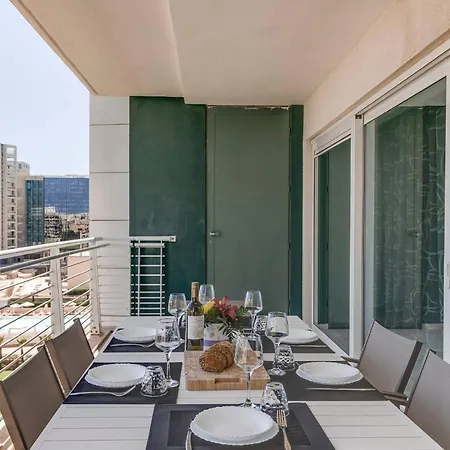 602 3bed Seafront With Pool By Homely