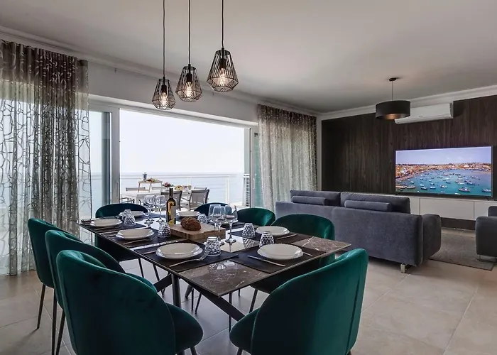 Hébergement de vacances 602 3bed Seafront With Pool By Homely Sliema