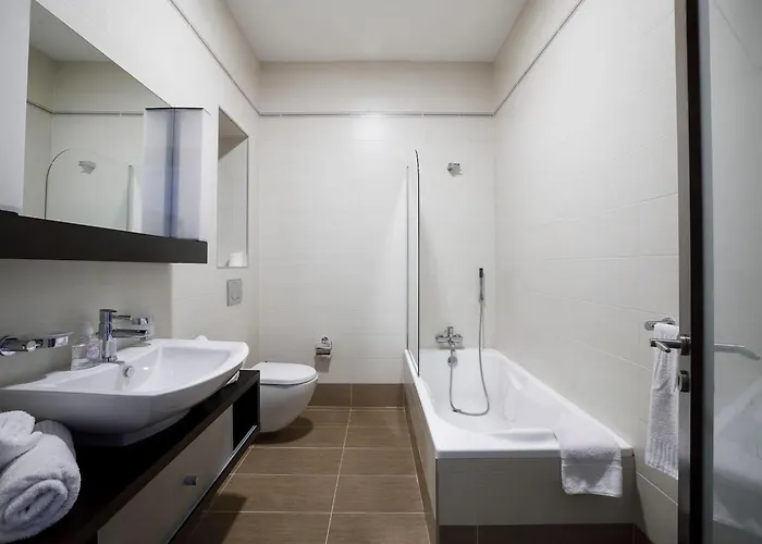 Hébergement de vacances 602 3bed Seafront With Pool By Homely