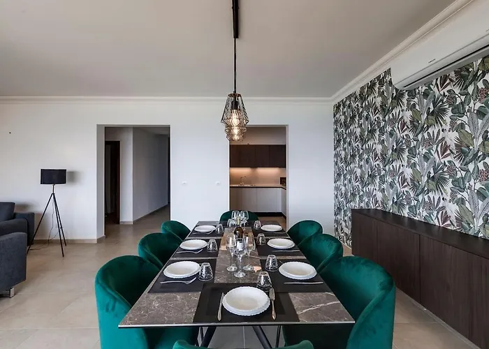 Holiday home 602 3bed Seafront With Pool By Homely *