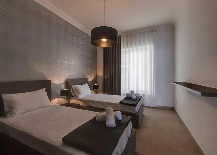 602 3bed Seafront With Pool By Homely