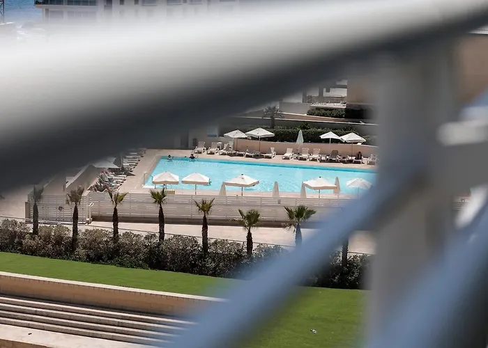 Hébergement de vacances 602 3bed Seafront With Pool By Homely Sliema