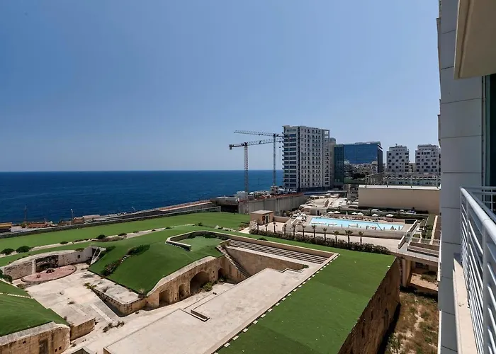 Hébergement de vacances 602 3bed Seafront With Pool By Homely Sliema