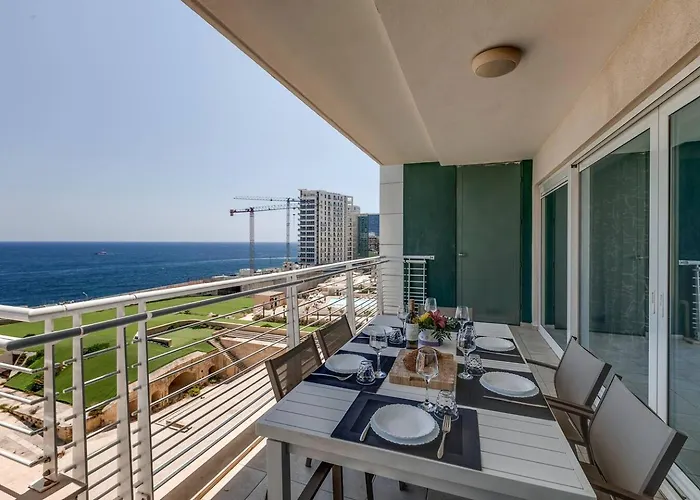 602 3bed Seafront With Pool By Homely Hébergement de vacances