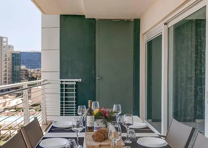 602 3bed Seafront With Pool By Homely