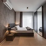 602 3bed Seafront With Pool By Homely