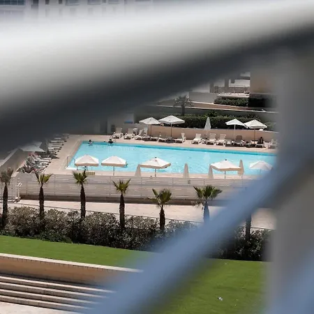 펜션 602 3bed Seafront With Pool By Homely 슬리에마